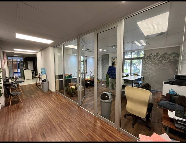 116M² OFFICE TO LET IN CENTURY CITY